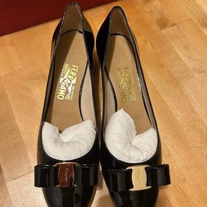 NEW Salvatore Ferragamo BLACK Women's Vara Patent Leather Pumps size 9C